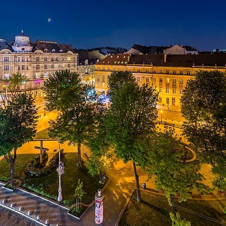 Bv Apartments Svobodu Avenue Lviv Buitenkant foto