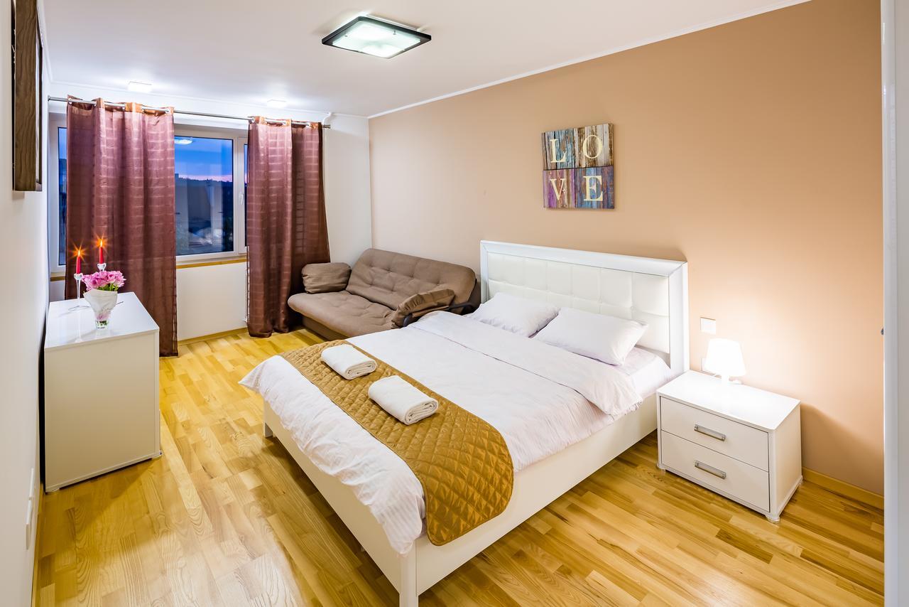 Bv Apartments Svobodu Avenue Lviv Buitenkant foto